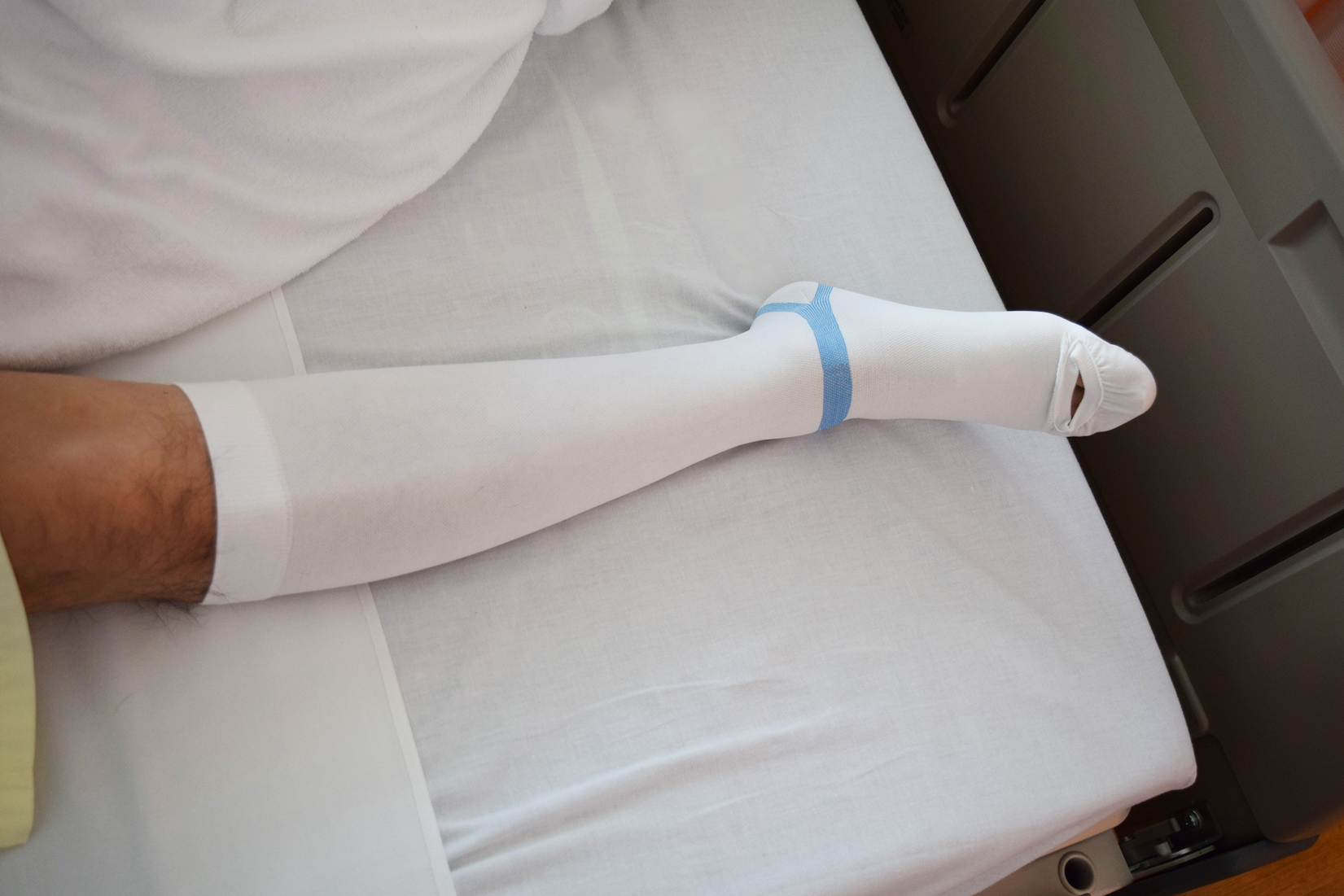 Compression Stockings: Application, Removal & Care